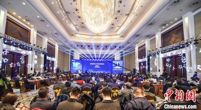 27日下午,“2020能源轉(zhuǎn)型論壇暨第十屆全球新能源企業(yè)500強(qiáng)峰會(huì)”在山西太原舉行。《中國(guó)能源報(bào)》社供圖 圖 攝